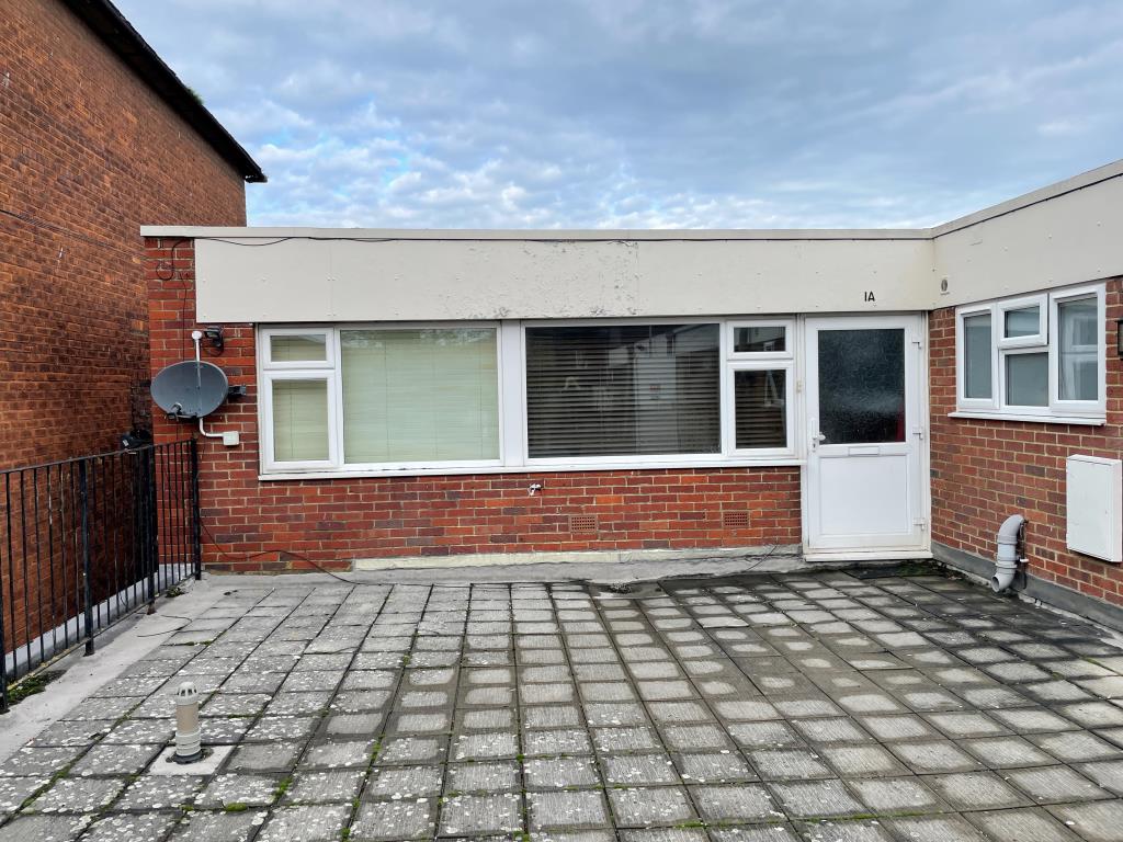 Lot: 17 - TOWN CENTRE FLAT FOR INVESTMENT - External view of flat from flat roof